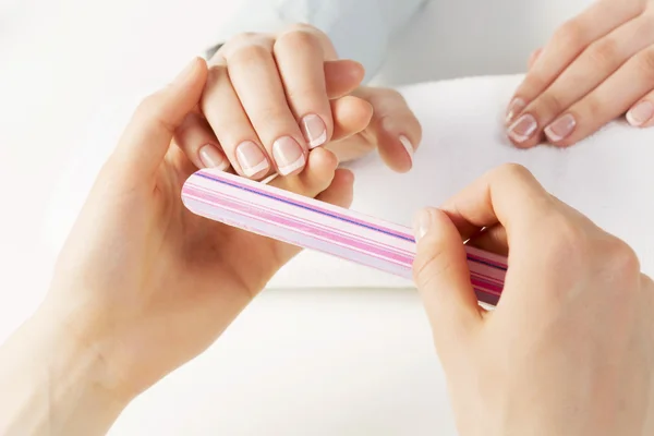 En el salón de uñas — Foto de Stock