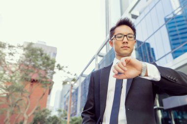 Zamanında olmak gerekir 