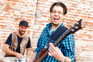 Çılgın müzik hakkında