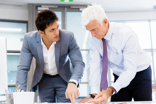 La discusión es el camino a la solución — Foto de Stock