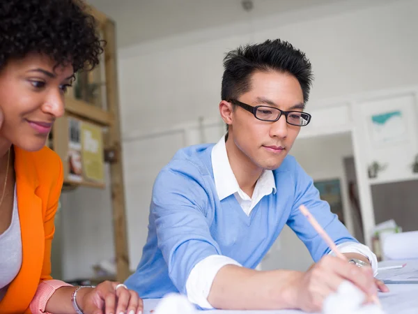 Creatieve team op het werk — Stockfoto