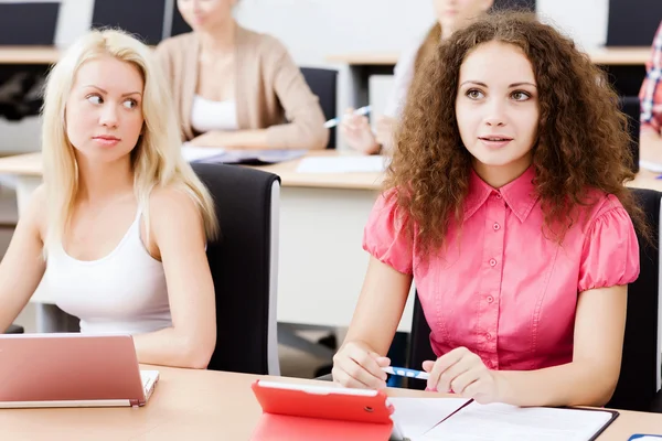 Les étudiants à la leçon — Photo