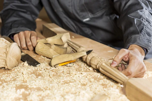 Tischler bei der Arbeit — Stockfoto