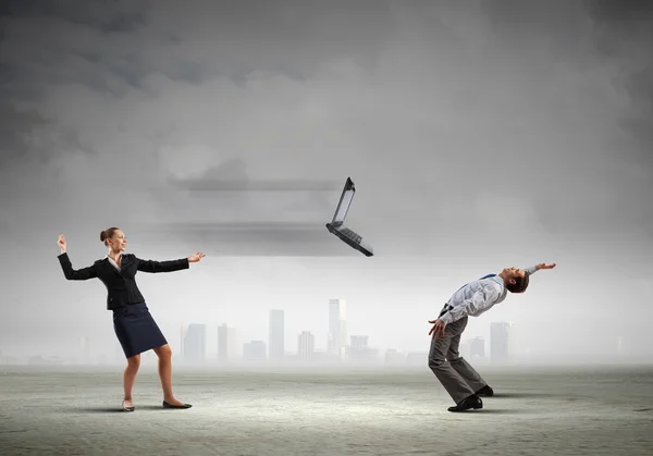 Two business people fighting with each other — Stock Photo, Image