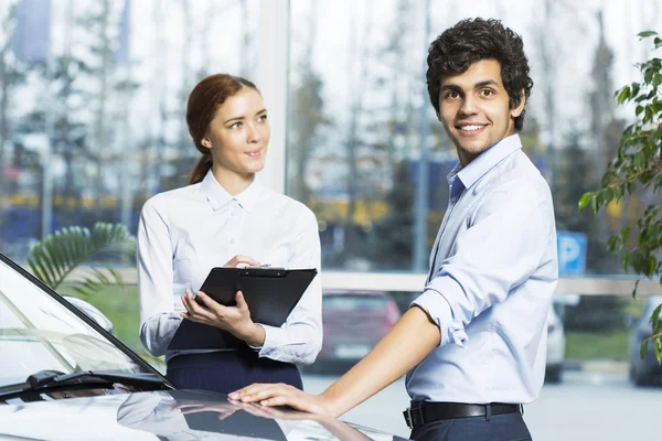 Este coche es perfecto para usted — Foto de Stock