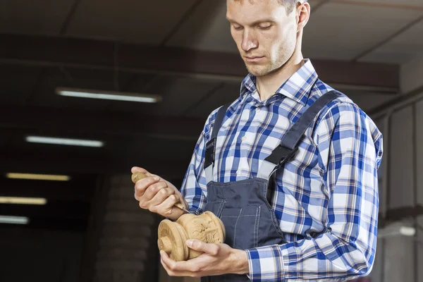 Snickare på jobbet — Stockfoto