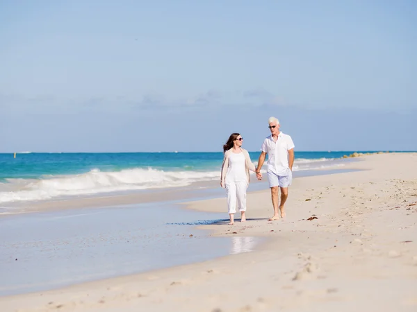 Cammina lungo le onde — Foto Stock