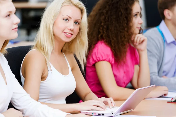 Estudiantes en clase —  Fotos de Stock