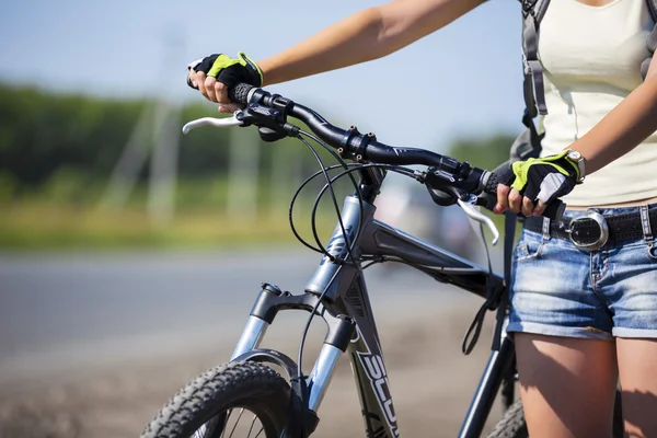 Passeio de bicicleta de verão — Fotografia de Stock