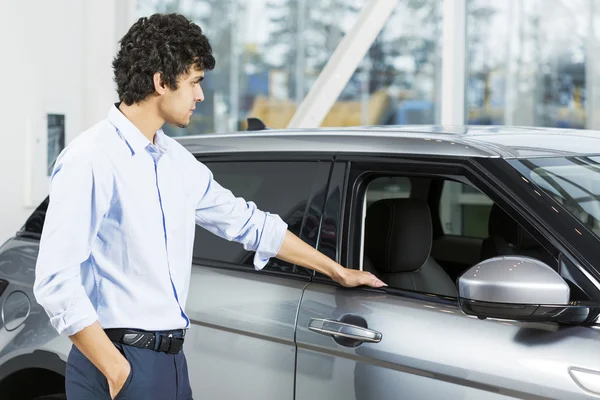 Compra de carro — Fotografia de Stock