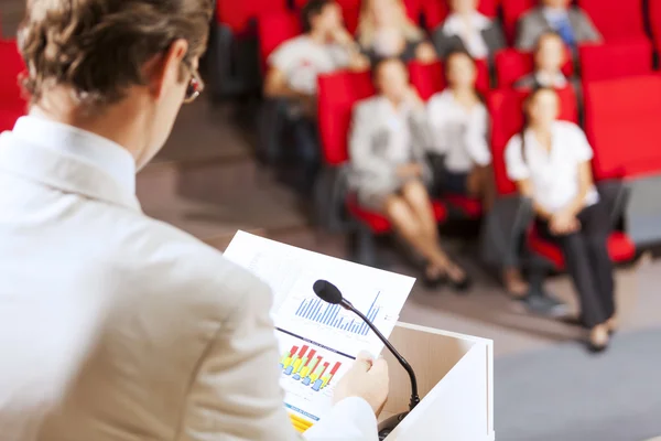 Speaker at stage — Stock Photo, Image