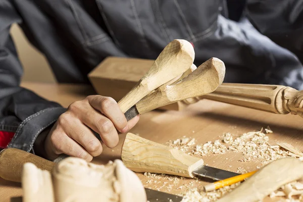 Tischler bei der Arbeit — Stockfoto