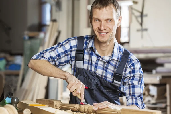 Tischler bei der Arbeit — Stockfoto