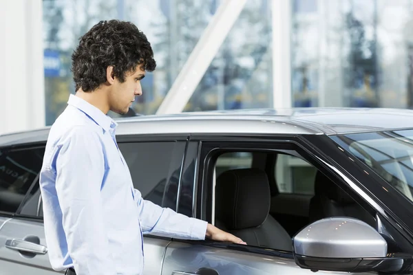 Compra de carro — Fotografia de Stock