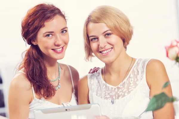 Friend chat at cafe — Stock Photo, Image