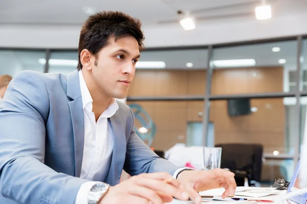 Another office day in front of computer — Stock Photo, Image