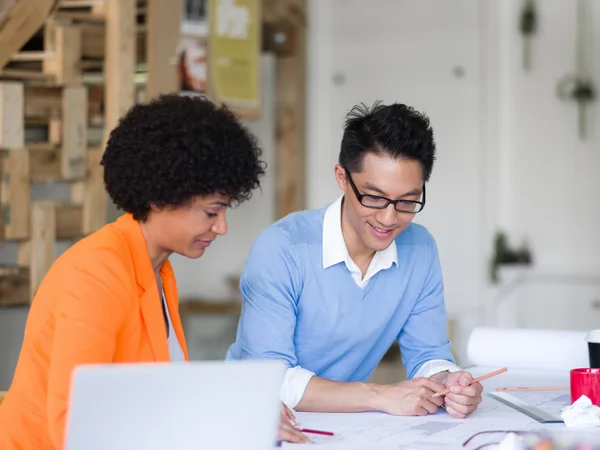 Creatieve team op het werk — Stockfoto