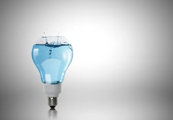 Žárovka s vodou — Stock fotografie