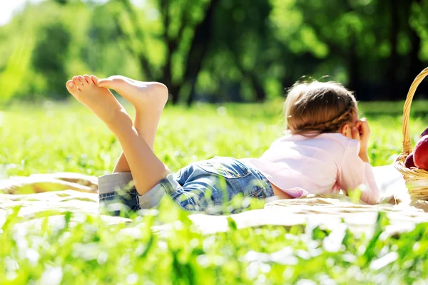 Chica en parque — Foto de Stock