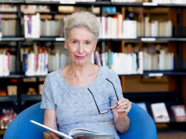 Yeni kitaplar ile onun zaman ayırdığınız