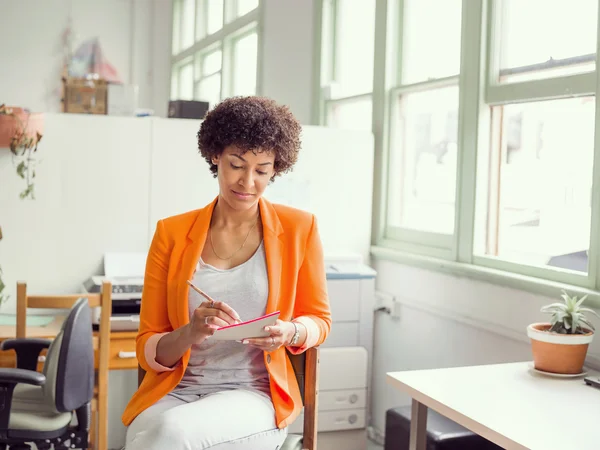 Portrait of young businesswoman — Stock Photo, Image