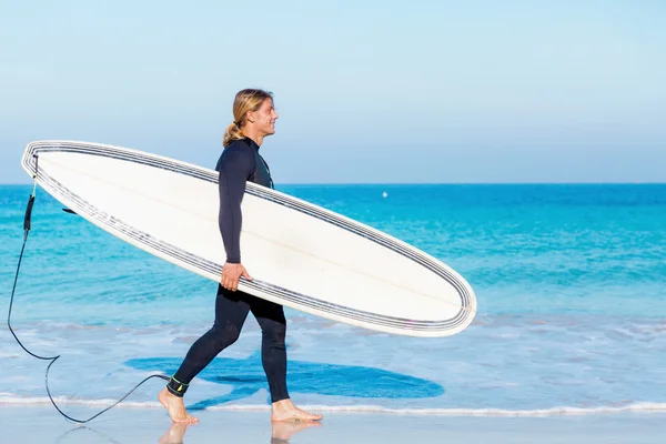 Pronti a colpire le onde — Foto Stock