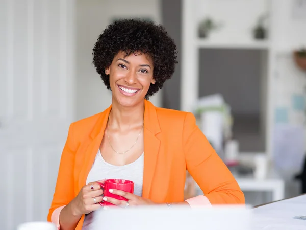 Portrait of young businesswoman — Stock Photo, Image