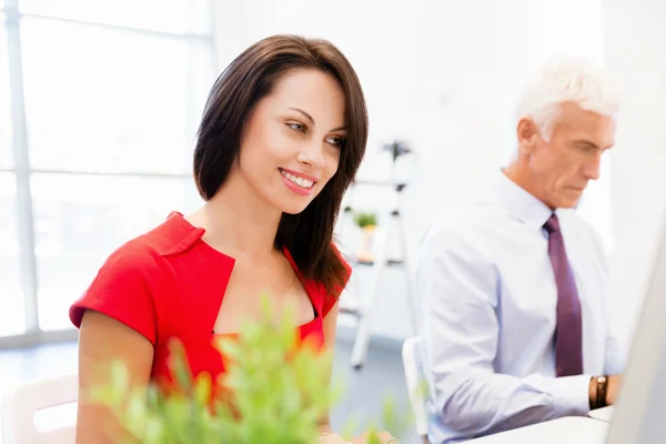 Twee business collega in office — Stockfoto