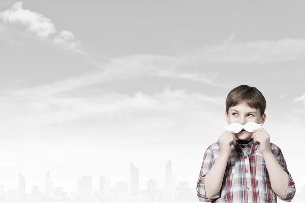 Junge mit Schnurrbart — Stockfoto