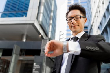 Zamanında olmak gerekir 