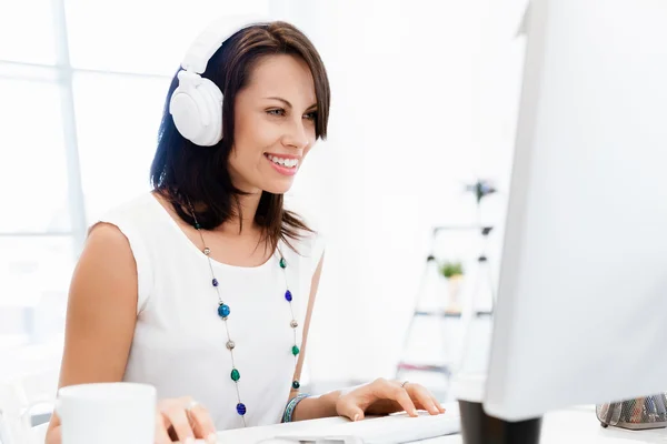 Woman in headphones — Stock Photo, Image