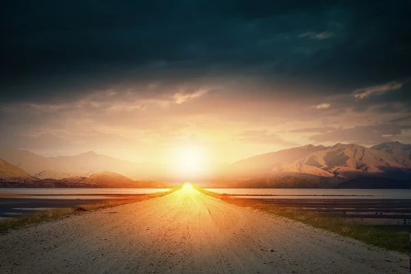 Puesta de sol sobre carretera — Foto de Stock