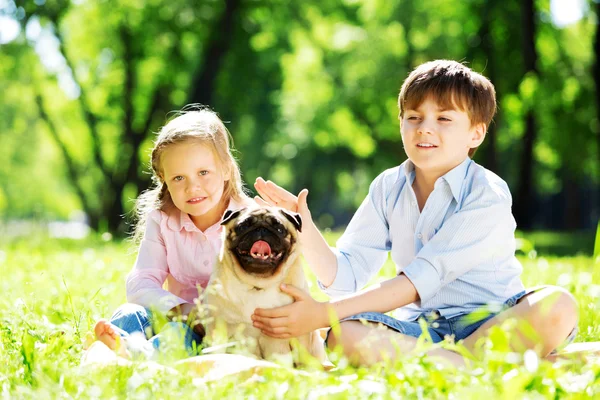 Sommaren helgen i park — Stockfoto