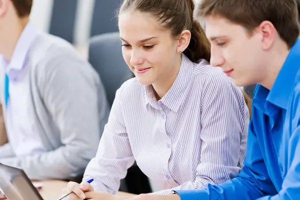 Estudantes na aula — Fotografia de Stock