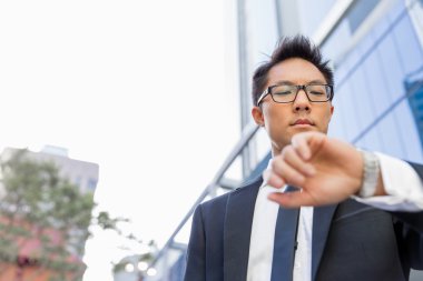 Zamanında olmak gerekir 