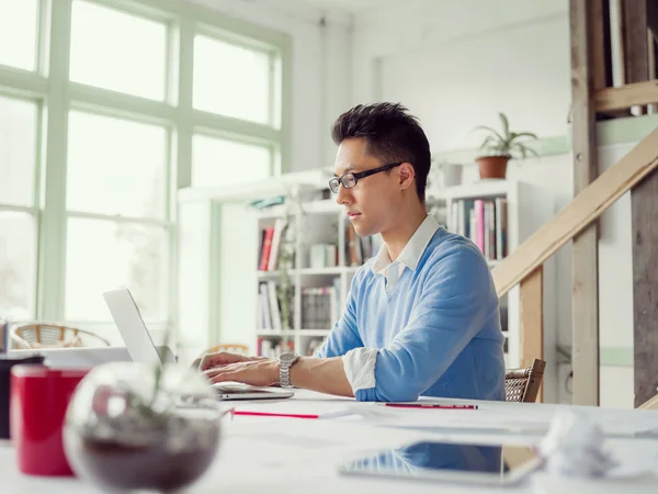 Retrato de un joven empresario — Foto de Stock