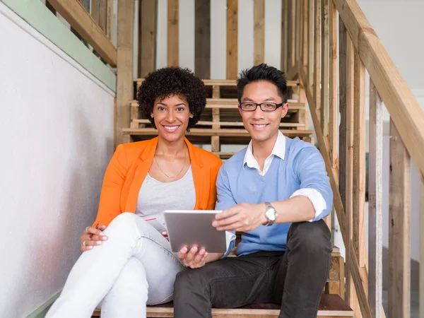 Equipo creativo en el trabajo — Foto de Stock