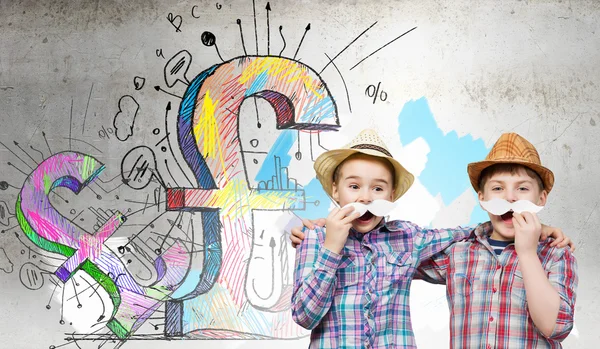 Niños divirtiéndose — Foto de Stock