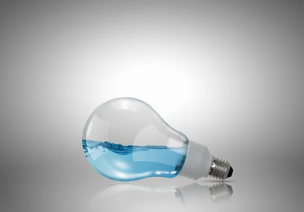 Лампочка з водою — стокове фото