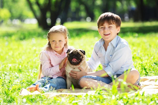 Sommaren helgen i park — Stockfoto