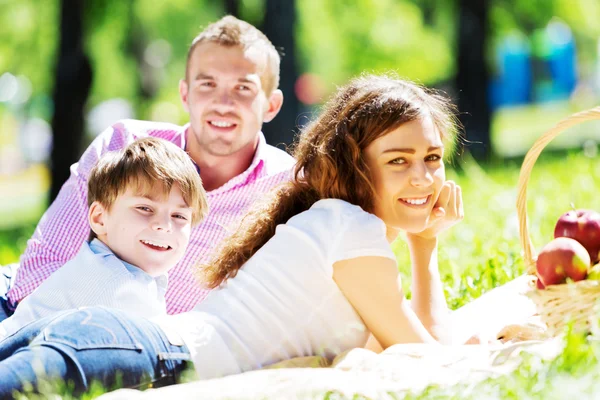 Picnic in giardino — Foto Stock