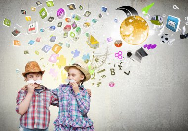 Çocuklar eğleniyor.