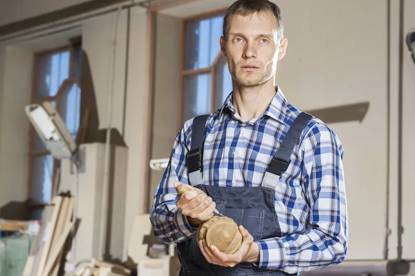 Snickare på jobbet — Stockfoto