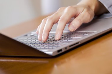 Laptop Kullanılıyor