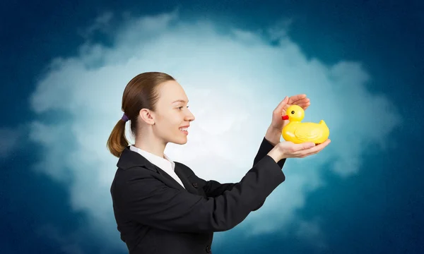 Frau und Ente — Stockfoto