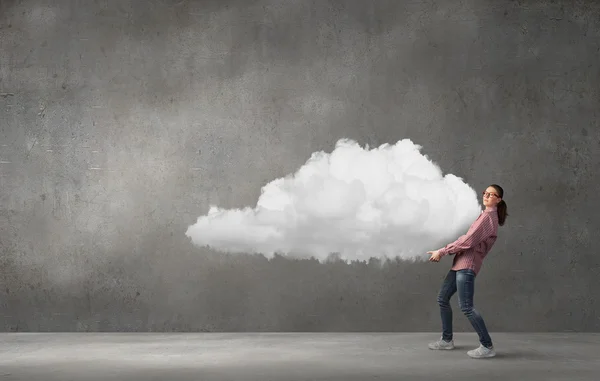 Meisje dragen wolk — Stockfoto