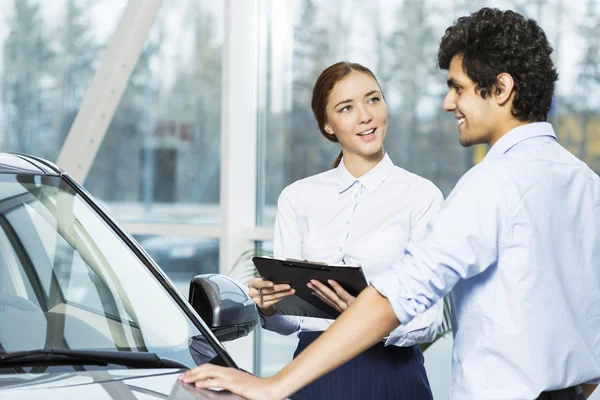 Dieses Auto ist perfekt für Sie — Stockfoto