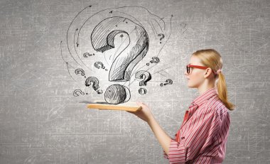 Kız kitap ile heyecanlı