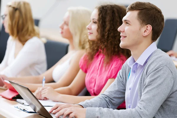 Estudiantes en clase —  Fotos de Stock