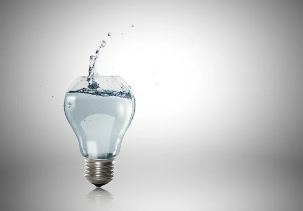 Glühbirne mit Wasser — Stockfoto